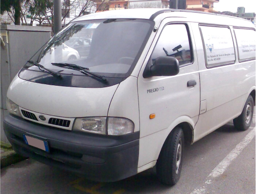 2001: Inicio de la producción de modelos Kia, como el Kia Río (Stylus) y la van de pasajeros Kia Pregio.