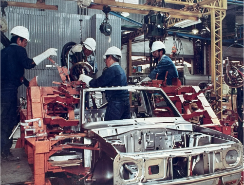 1975: Fabricación de la unidad número 1,000.